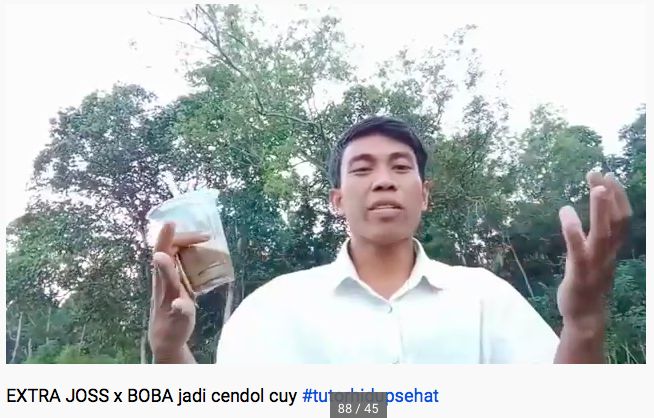 Viral Karena Video Bengong 2 Jam, Pria Ini Ternyata Hobi Makan Nyeleneh