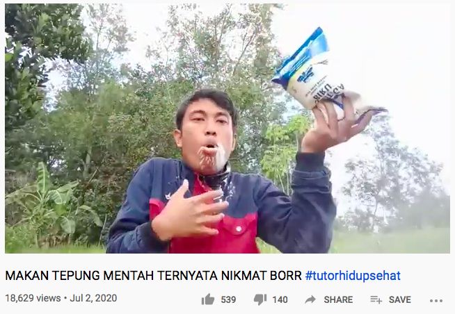 YouTuber Sobat Miskin Official saat makan nyeleneh