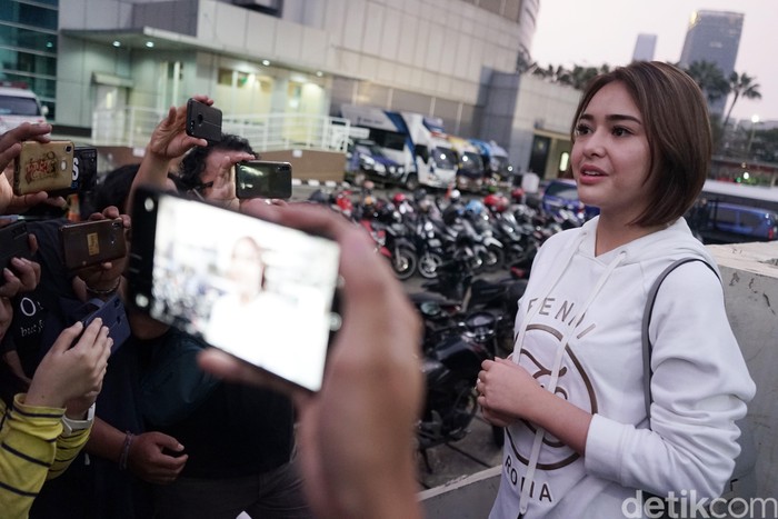 Amanda Manopo Amanda Manopo saat ditemui di kawasan Trans TV.