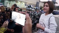 Amanda Manopo saat ditemui di kawasan Trans TV, Kapten Tendean, Jakarta Selatan pada Rabu (29/7). Pool/Palevi S/detikFoto.