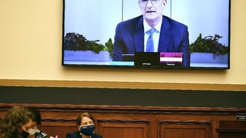 Sidang ini dilakukan secara virtual, dengan Cook dkk memberikan tanggapan mereka lewat video conference. Foto: AP/Mandel Ngan