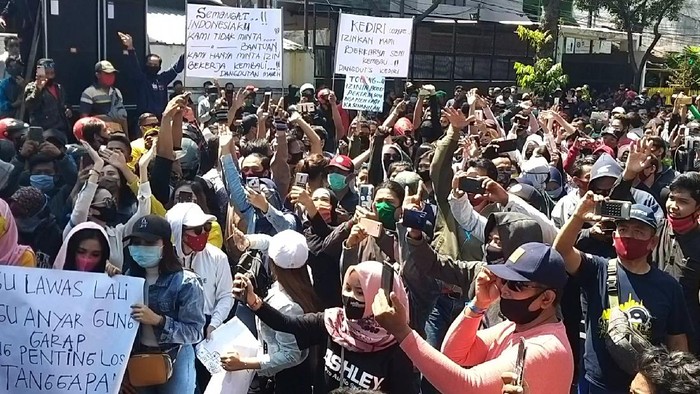 demo pekerja hiburan malam