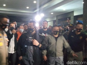 Djoko Tjandra Digiring Keluar Pesawat, Berbaju Tahanan Oranye
