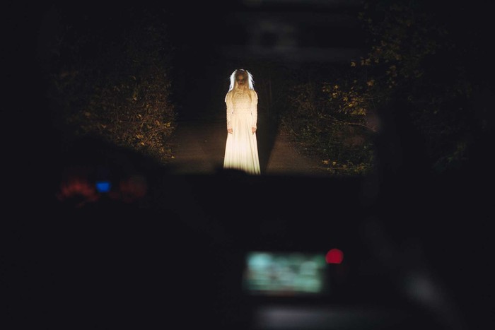 Ilustrasi Drive Thru Rumah Hantu