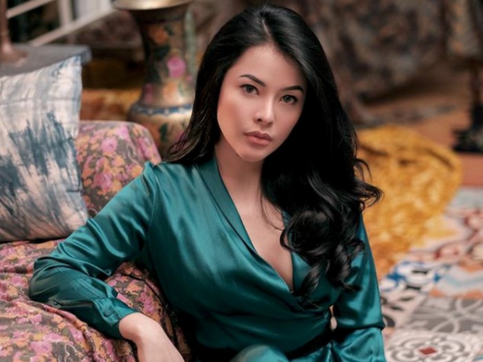 Elvia Cerolline, mantan Billy Syahputra