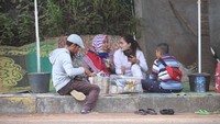 Para penjual es cincau yang ada di sepanjang kiri dan kanan jalan. Dari pengamatan detikTravel, banyak traveler yang berhenti di kawasan ini untuk melepas lelah. (Wisma Putra/detikcom)