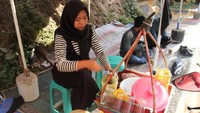Jika melintasi Jalan Raya Bandung-Cianjur, jangan lupa hentikan kendaraan di perbatasan Cianjur. Cari Es Cincau yang segar-segar dulu yuk! (Wisma Putra/detikcom)