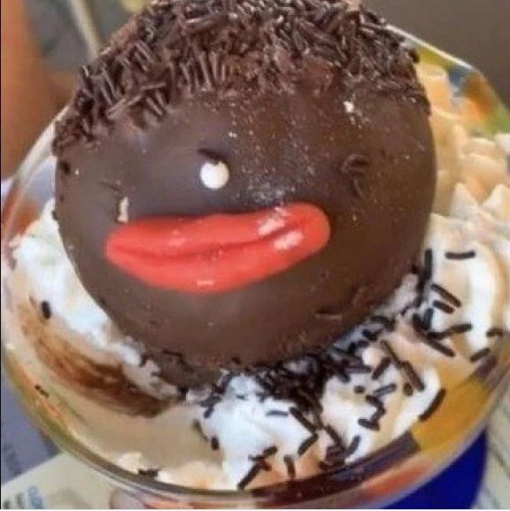 Kafe Es Krim Diduga Rasis