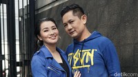 Mendengar permintaan Fitri Carlina, Hendra pun langsung memarahi istrinya itu. Pool/Palevi S/detikFoto.
