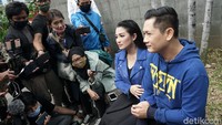 Fitri Carlina dan Hendra Sumendap saat ditemui di kawasan studio Trans TV, Kapten Tendean, Jakarta Selatan pada Kamis (30/7). Pool/Palevi S/detikFoto.