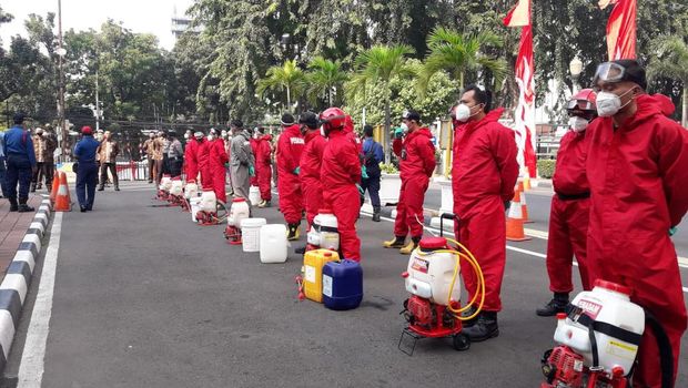 Gedung DPRD DKI Jakarta Disemprot Disinfektan