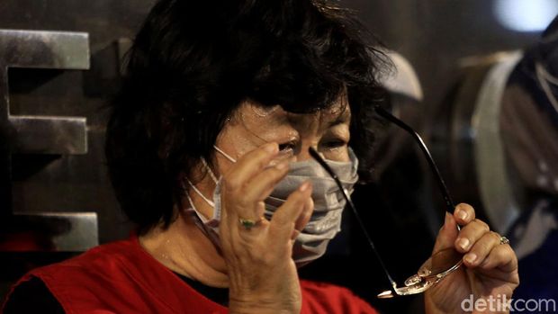 Dua pelaku pencemaran nama baik terhadap Basuki Tjahaja Purnama alias Ahok dibekuk polisi. Satu pelaku kini telah berada di Polda Metro Jaya.