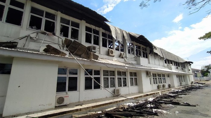 Kantor Dinas Kesehatan Sulsel terbakar.