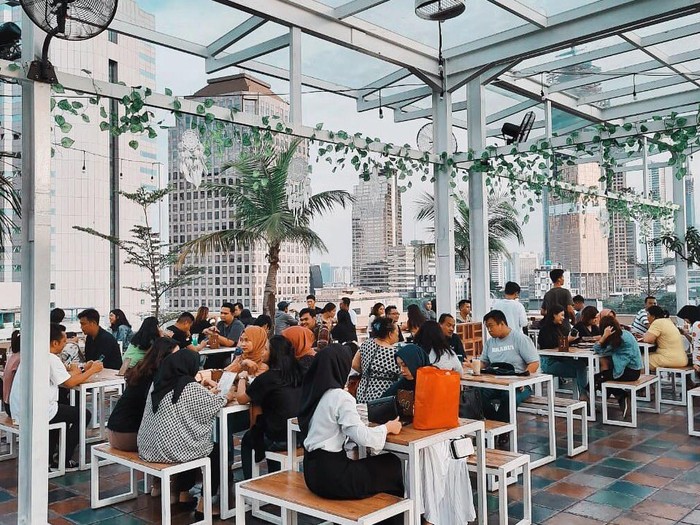 kontroversi sandal jepit di langit seduh