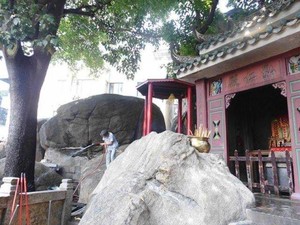 Melihat Kuil Tertua di Semenanjung Macau