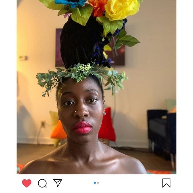 Laetitia sudah mulai membuat dan mendokumentasikan karya unik rambutnya sejak tahun 2016. Pada tahun 2017, salah satu hasil karya rambutnya yang berbentuk tangan mendapatkan banyak perhatian di media sosial. Bahkan Laetitia mengaku mendapatkan pesan dari seorang wanita berkulit hitam yang mengatakan bahwa Letitia telah membuatnya lebih percaya diri dengan rambut dan kulit yang dimilikinya. Foto: Instagram @laetitiaky