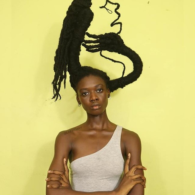 Seperti dikutip dari Insider, lamanya waktu yang dihabiskan oleh Laetitia untuk membuat karya dari rambutnya itu beragam. Ada yang 30 menit dan ada juga yang lebih dari tiga jam. Foto: Instagram @laetitiaky