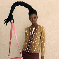 Laetitia mengatakan ketika dia tahu bahwa hasil karya dari rambutnya itu banyak menginspirasi orang lain, dia lalu berusaha untuk membagikan pesan-pesan yang menurutnya penting kepada orang lain melalui hasil karya yang diunggahnya di media sosial itu. Laetitia juga menambahkan bahwa dia ingin menggunakan hasil karyanya itu untuk mempromosikan Afrika dan orang-orang kulit hitam. Foto: Instagram @laetitiaky