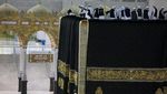 Melihat Penggantian Kain Kiswah