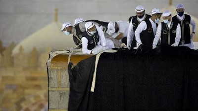 Melihat Penggantian Kain Kiswah