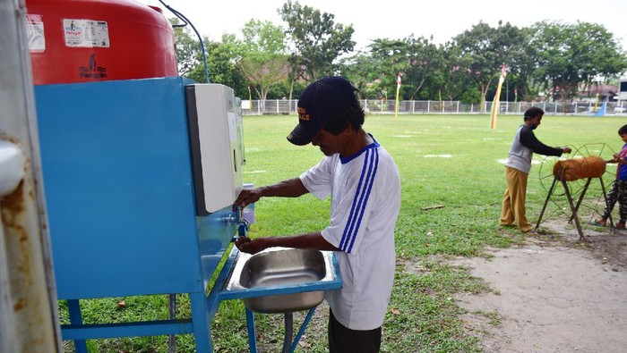 Melihat Persiapan Salat Id di Tengah Pandemi dari Berbagai Daerah Sejumlah daerah mulai mempersiapkan lokasi pelaksanaan salat Idul Adha. Pelaksanaan salat Id pun akan menerapkan protokol kesehatan guna cegah COVID-19.