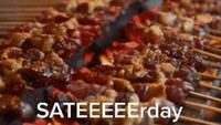 Sate kambing kerap dipilih jadi makanan Idul Adha karena mudah dibuat dan rasanya enak. Tapi ada juga nih sate yang bikin sedih para jomblo. Namanya saterday night.  Foto: istimewa