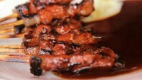 Jangan jadi kayak tukang sate ya, hobinya nusuk dari belakang. Eits tapi kalau sate kan memang identik ditusuk ya. Kalau nggak ditusuk namanya jadi steak.  Foto: istimewa