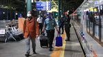 Menengok Suasana Mudik Idul Adha di Stasiun Gambir