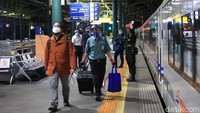 Terkait dengan arus mudik Idul Adha, PT Kereta Api Indonesia (Persero) Daop 1 Jakarta menambah empat perjalanan keberangkatan dari Stasiun Gambir menuju kota Solo, Yogyakarta, dan Surabaya sebagai antisipasi peningkatan jumlah penumpang.