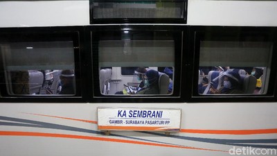 Menengok Suasana Mudik Idul Adha di Stasiun Gambir