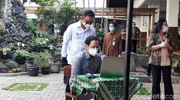 Nadiem sapa siswa SMA di Bogor secara online