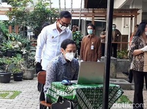 Nadiem ke Siswa SMA di Bogor: Sabar Belajar Jarak Jauh Tak Selamanya