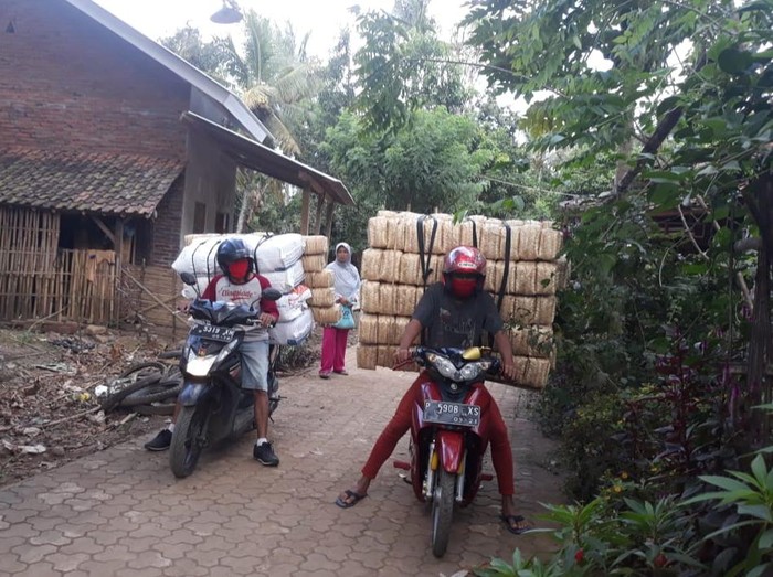 Omzet Perajin Besek untuk Wadah Hewan Kurban di Banyuwangi Naik 60 persen
