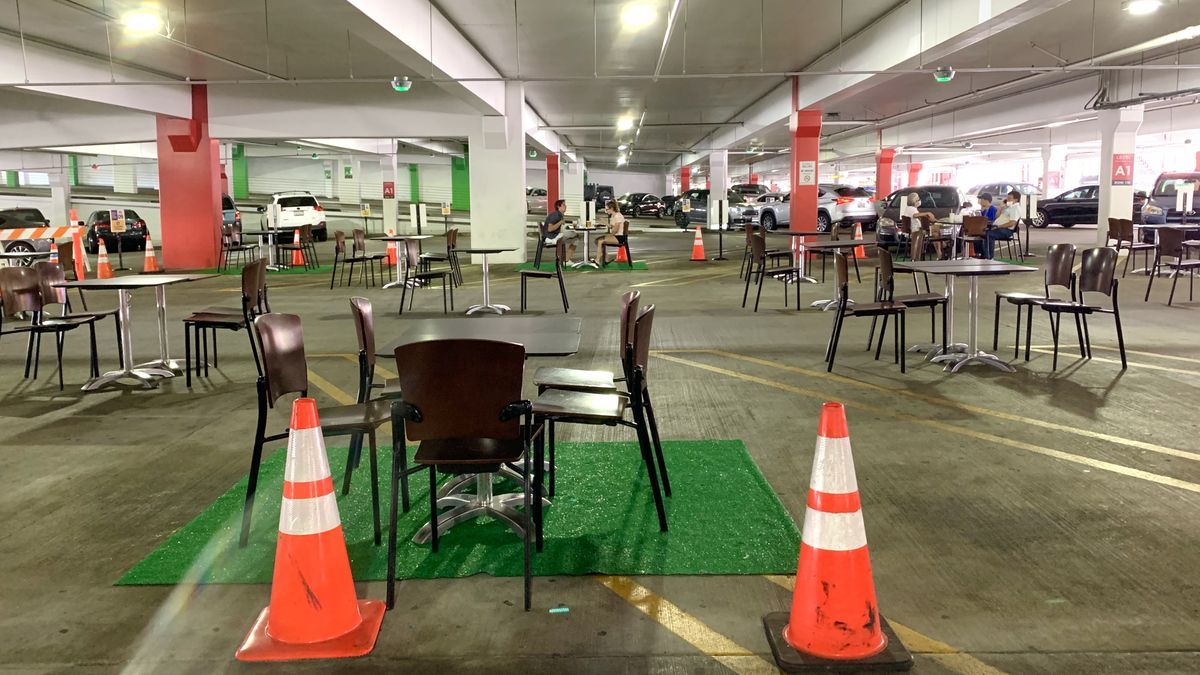 Parkiran Jadi Tempat Makan