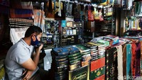 Bahkan, ada yang omzetnya menurun hingga 80%.