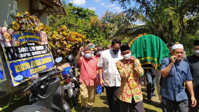 Pemakaman Ajip Rosidi