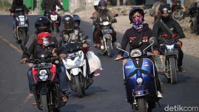 Pemudik Motor Mulai Ramai di Jalan Bandung-Cianjur Jelang Idul Adha
