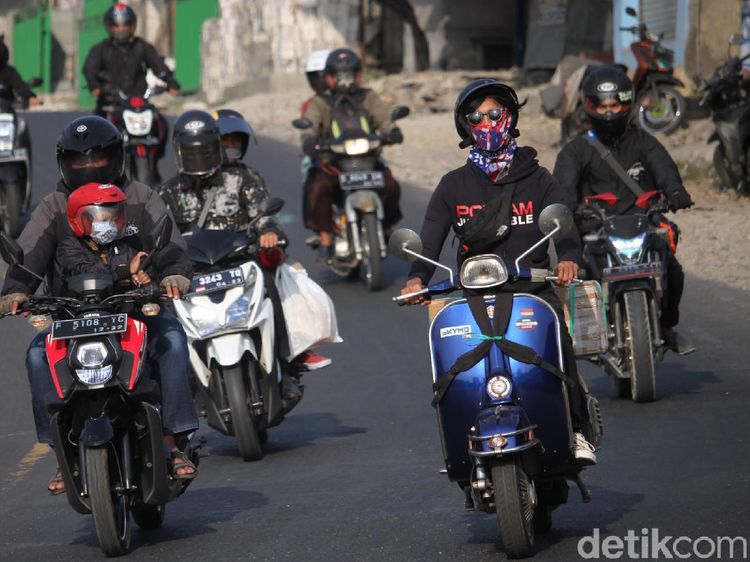 Pemudik Motor Mulai Ramai di Jalan Bandung-Cianjur Jelang Idul Adha