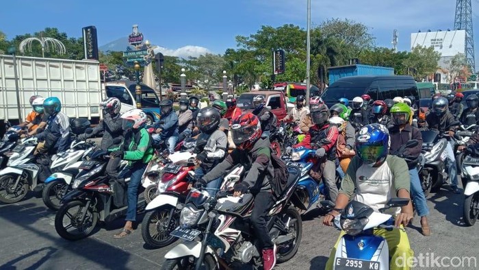 Pemudik padati jalur Pantura Cirebon