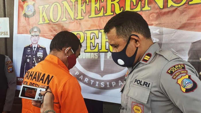 Seorang ayah di Kabupaten Sigi, Sulawesi Tengah, berinisial ZAN (49) tega menyetubuhi anak tirinya.