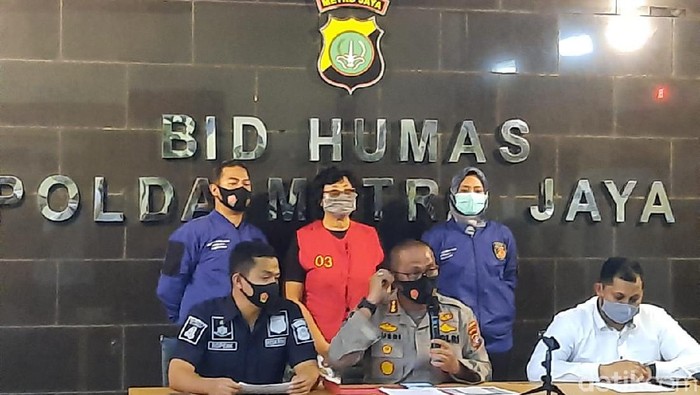 Penghina Ahok dan Puput di medsos
