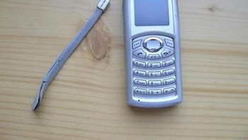 Samsung tahun 2000-an belum bicara banyak di Indonesia. Tapi produknya lumayan beragam termasuk C100 ini. Foto: istimewa