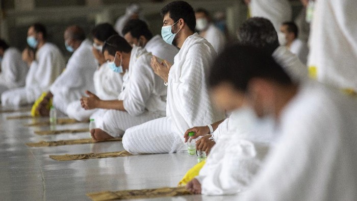 In this photo released by the Saudi Media Ministry, a limited numbers of pilgrims pray in the first rituals of the hajj, as they keep social distancing to limit exposure and the potential transmission of the coronavirus, at the Grand Mosque in the Muslim holy city of Mecca, Saudi Arabia, Wednesday, July 29, 2020. A unique and scaled-down hajj started on Wednesday. (Saudi Media Ministry via AP)