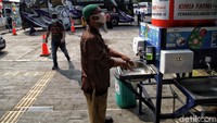 Pihak terminal juga menyediakan tempat cuci tangan untuk mencegah penyebaran virus Corona.