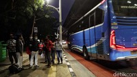 Mudik menjelang hari besar seperti Hari Raya Idul Fitri maupun Idul Adha kerap dilakukan oleh masyarakat di berbagai wilayah di Indonesia, khususnya yang bekerja di perantauan seperti Jakarta.