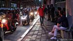 Rela Menanti di Terminal Bayangan Demi Kampung Halaman