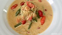 Orang betawi selalu membuat sayur godog pepaya muda untuk teman makan kutupat dan lontong. Gurih pekat bumbunya selalu bikin nagih. Kalau ingin membuat sendiri kamu bisa melihat resepnya di sini. Foto: detikfood
