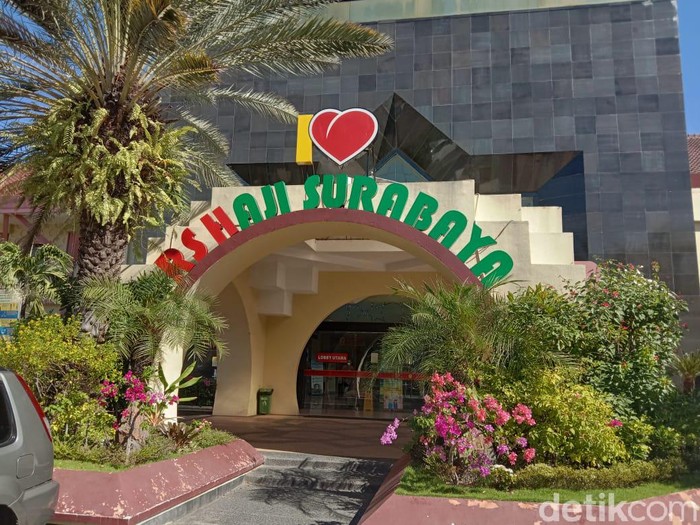 Seorang pasien COVID-19 di Surabaya bunuh diri. Ia meloncat dari lantai 6 RSU Haji.