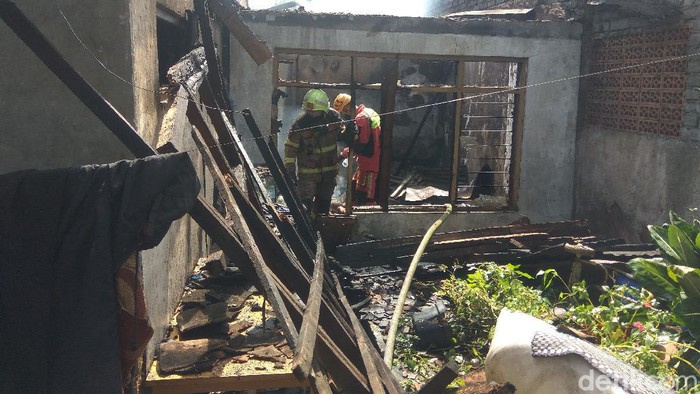 Rumah merangkap peternakan ayam terbakar di Cimahi