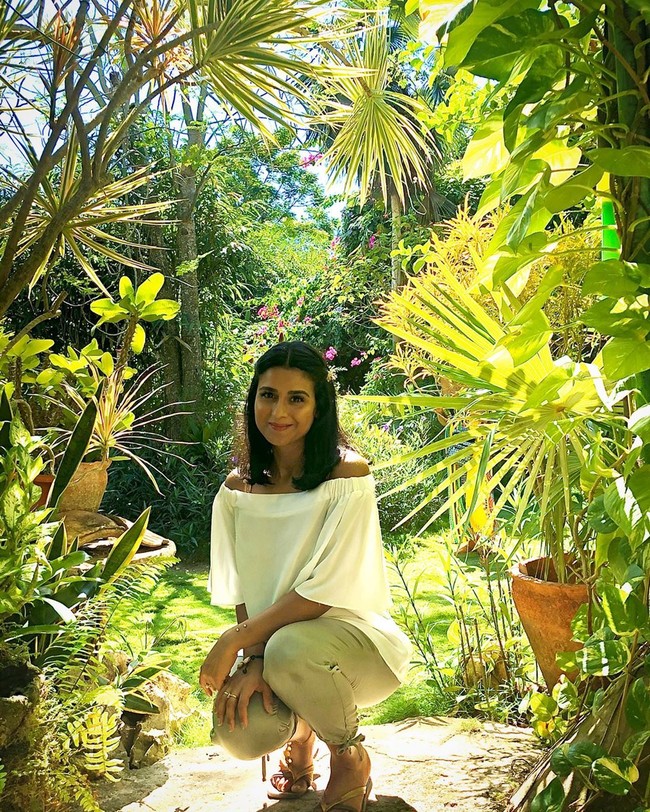 Meski banyak yang memuji, video itu juga membuat beberapa orang curiga. Sebagian netizen menudingnya mengenakan makeup dan filter untuk terlihat muda. Foto: Instagram @sakinajj